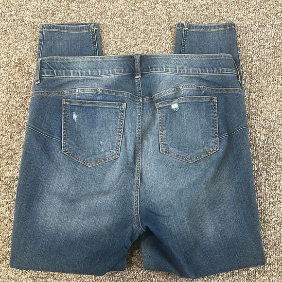 Torrid Premium Destroyed Bombshell Skinny Stretch Waist Jeans, Women's 18/28.5 - Picture 13 of 13